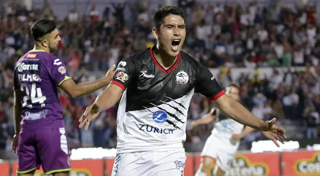 Irven Ávila celebra su primer gol con Lobos BUAP