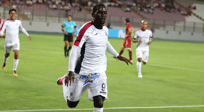 El delantero marfileño Ake Loba le anotó a los cremas en el partido de ida que terminó igualado 1-1. 