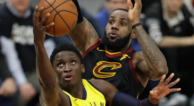 Víctor Oladipo (Indiana Pacers) y LeBron James (Cleveland Cavaliers). Foto: AP