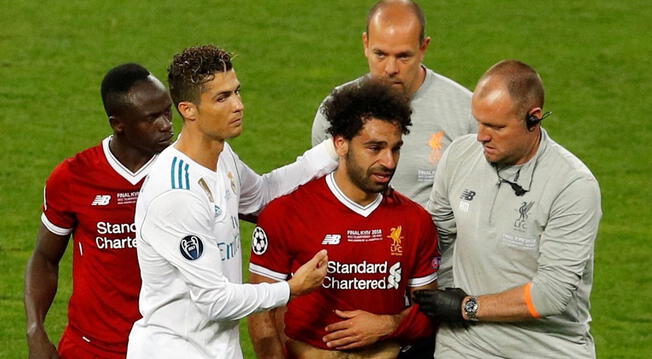 Mohamed Salah se lesiona el hombro sale del campo en medio de lágrimas