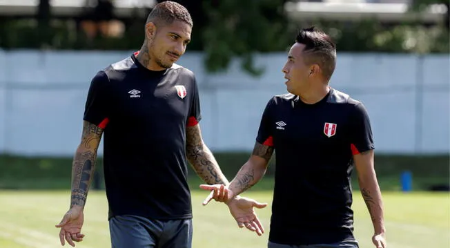 Paolo Guerrero y Christian Cueva durante un entrenamiento de la Selección Peruana.
