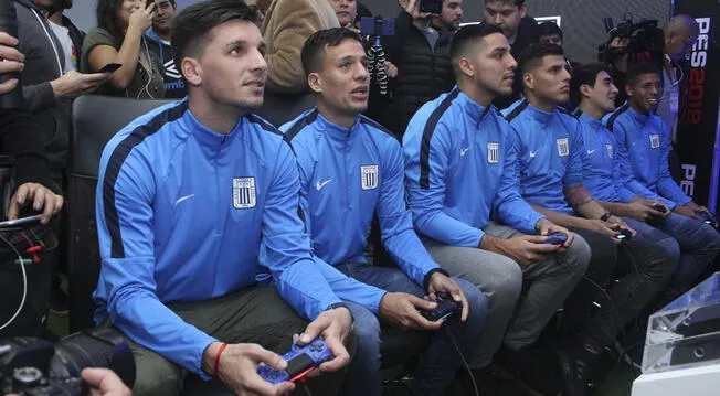 Alianza Lima:¡Entran al juego! Jugadores de Alianza Lima se divirtieron con el PES 2019