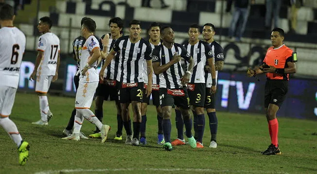 Roberto Villamarín celebra el gol del triunfo de Alianza Lima ante Ayacucho FC en Matute