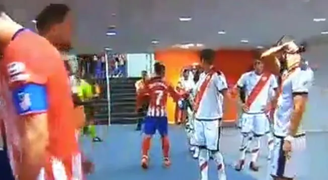 Luis Advíncula: Antoine Griezmann lo saludó en la antesala del Atlético de Madrid vs Rayo Vallecano [VIDEO]