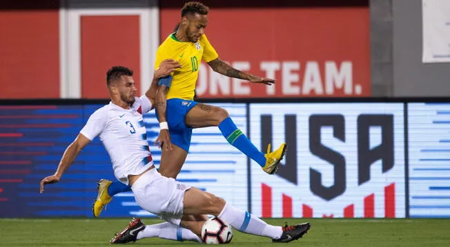 Neymar hizo una espectacular jugada frente a la defensa de Estados Unidos.