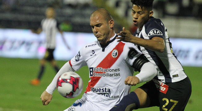 Adrián Zela y Kevin Quevedo, durante un Alianza Lima vs. Municipal