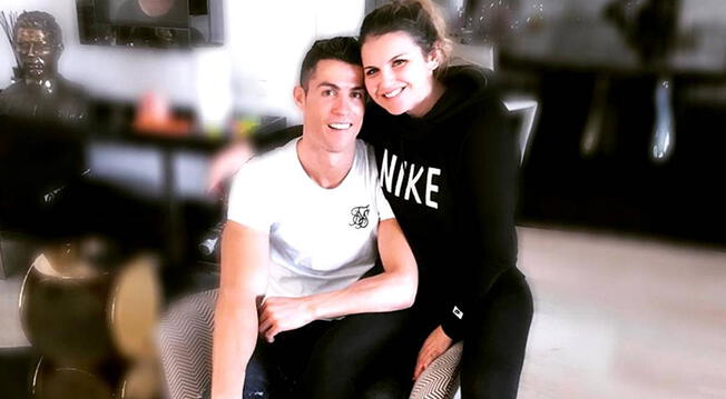 Cristiano Ronaldo junto a su hermana, la también cantante Katia Aveiro. 