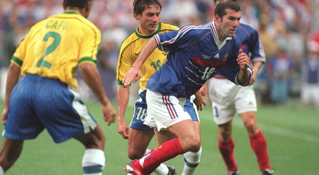 Zinedine Zidane anotó dos goles en la final de Francia 1998 ante Brasil. 