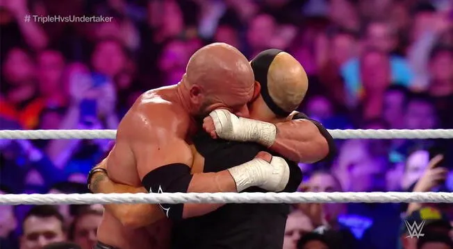 WWE Super Show-Down: Triple H derrotó a 'The Undertaker' en una épica pelea.