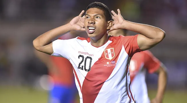 Edison Flores celebra un gol con la Selección Peruana