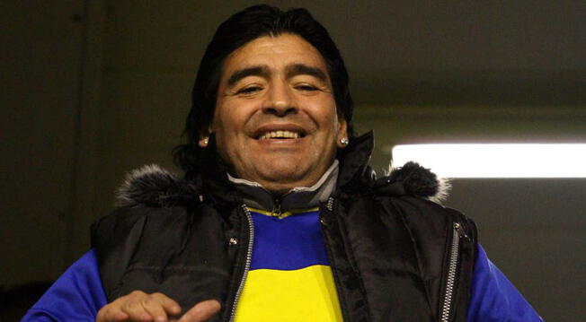 Diego Maradona le mostró su total respaldo al club de sus amores. 