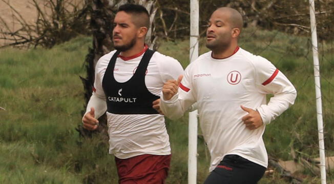 Juan Vargas y Alberto Rodríguez, durante un entrenamiento de Universitario.