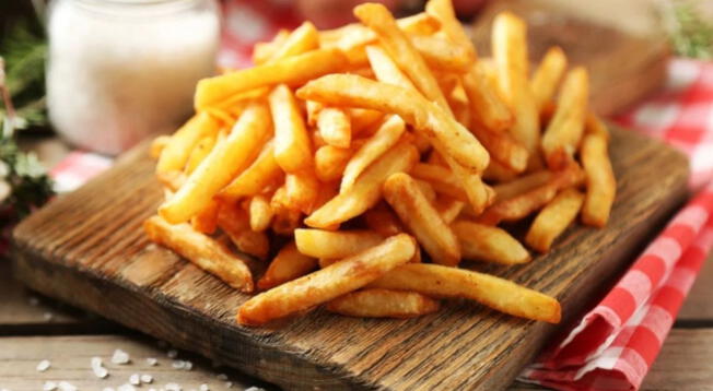  Al rociarle sal y vinagre, ayudarás que las papas consigan un sabor especial. Foto: MDZ.   