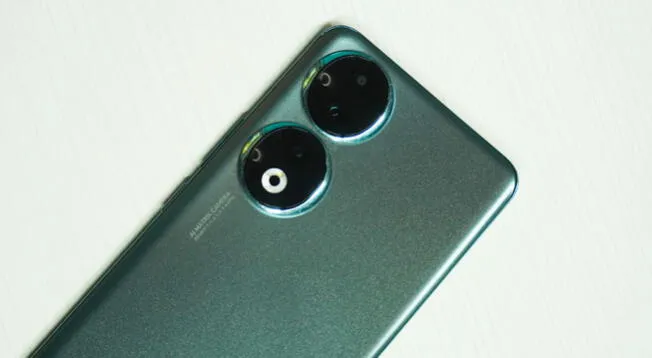 Muy resistente y con cuatro cámaras: así es el teléfono móvil chino que  triunfa en  por menos de 80 euros
