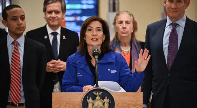 Hochul indicó que pretende reducir la carga financiera de las personas, con el objetivo de disminuir el impacto que produce el alto costo de vida en Nueva York. Foto: AFP    