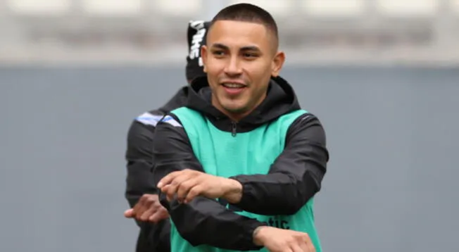 Jean Deza termina con rumores de su futuro y sorprende con camiseta de icónico club peruano
