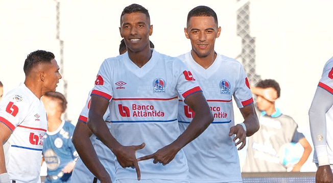 ¡El clásico fue 'Albo'! Olimpia venció 2-0 a Motagua y es líder del Apertura de Honduras ¡El clásico fue 'Albo'! Olimpia venció 2-0 a Motagua y es líder del Apertura de Honduras