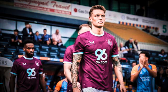 Burnley de Oliver Sonne anuncia salida de futbolista tras Eliminatorias: jugará en Segunda División