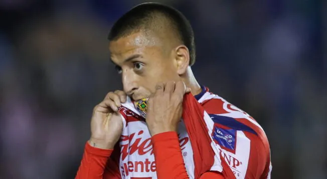 Chivas derrotó 2-1 a América y se quedó con el Clásico Nacional de la Liga MX Chivas derrotó 2-1 a América y se quedó con el Clásico Nacional de la Liga MX