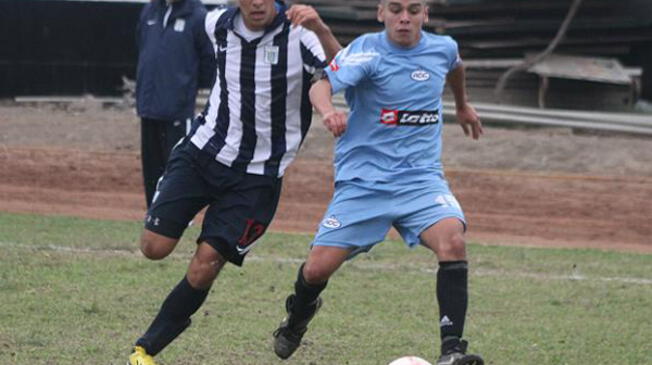 Francisco Duclós fue titular en la Selección Peruana Sub-17 en el Sudamericano 2013.