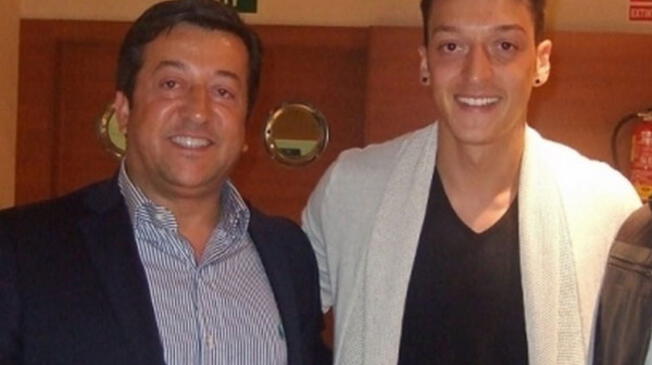 Mustafa y Mesut Özil cuando todo era felicidad 