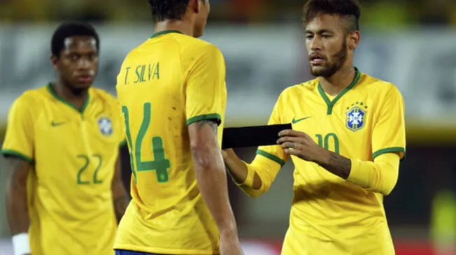 Neymar entregando la cinta