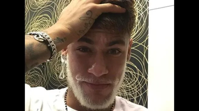 Neymar luce nuevo look a pocas horas de celebrarse la Navidad