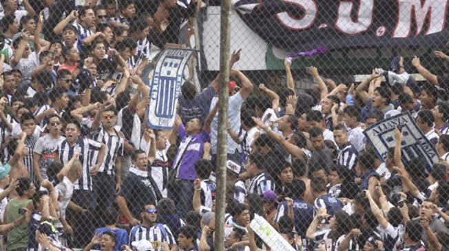 Alianza Lima: Aficionados recordaron al 'compadre' en 'Día del hincha blanquiazul'