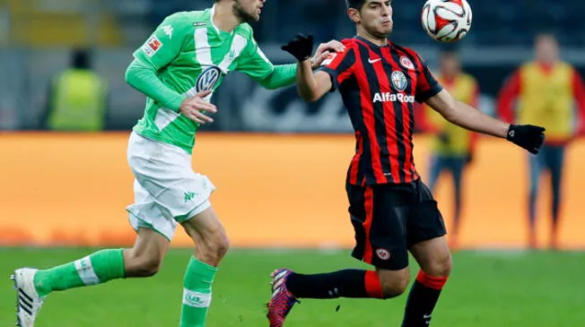 Carlos Zambrano volvió al fútbol tras su lesión en el empate 1-1 ante el Wolfsburgo.