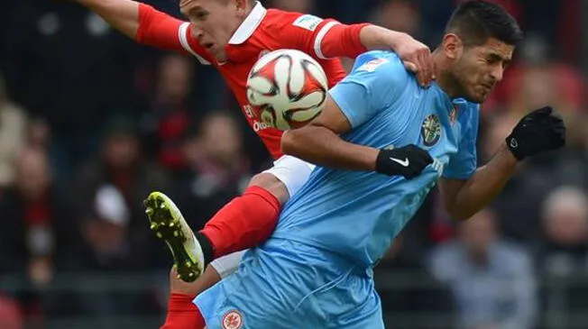 Carlos Zambrano lleva jugados nueve partidos sin goles con el Eintracht en la presente temporada de la Bundesliga.
