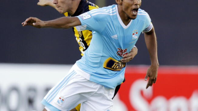 Carlos Lobatón no terminó el partido ante el Deportivo Táchira por Copa Libertadores.