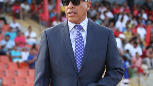 Roberto Mosquera dirigió a la Selección Peruana en un amistoso ante la selección vasca en 2013.