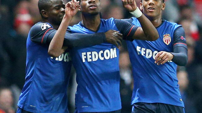 Geoffrey Kondogbia le anotó al Arsenal con el Mónaco en octavos de final de Champions League.