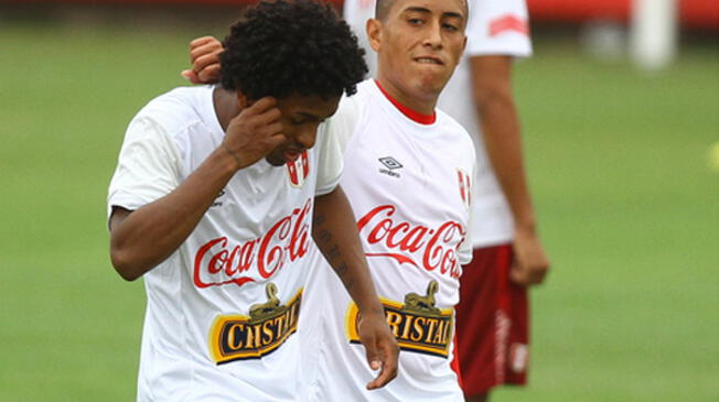 Yordy Reyna y Christian Cueva en un entrenamiento de la Selección Peruana en la Videna.