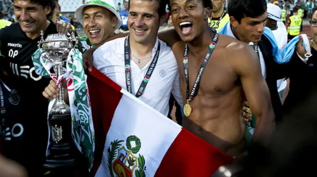Marco Silva celebra el título de la Copa de Portugal junto a André Carrillo.