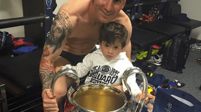Messi con su hijo Thiago en los vestuarios 