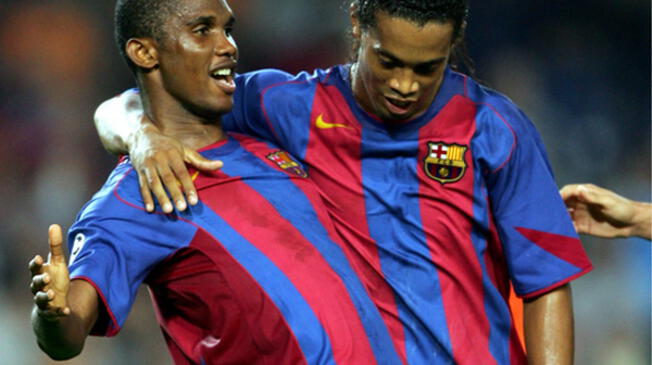 Ronaldinho y Samuel Eto'o durante su etapa en el Barcelona.