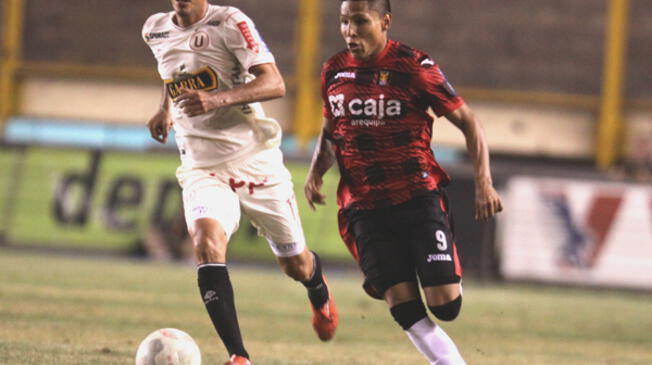 Raúl Ruidíaz debutó en Universitario en 2009 y fue campeón nacional ese año y en 2013.