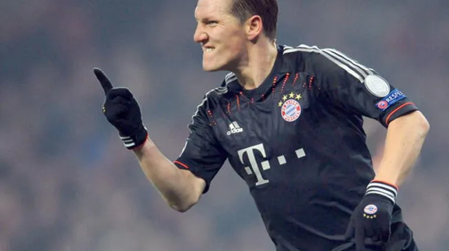 Bastian Schweinsteiger dejó el Bayern Múnich y es el nuevo jugador del Manchester United por tres temporadas.