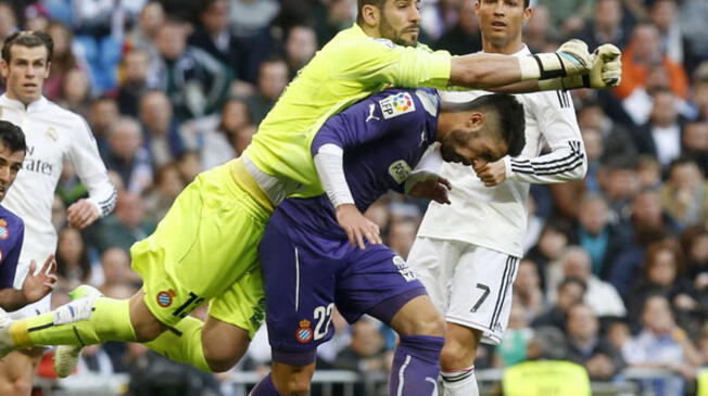 Real Madrid interesado en fichar a portero Kiko Casilla si se cae el pase de De Gea.