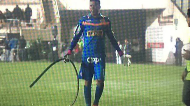 Universitario vs. Juan Aurich: Pedro Gallese retiró manguera con la que mojaron su área tras apagón