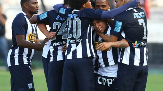 Alianza Lima celebra desde lo más alto de la tabla del Torneo Apertura.