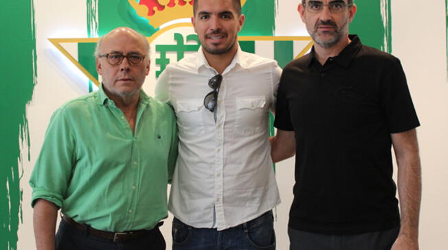 Juan Vargas fue oficializado como nuevo fichaje del Real Betis.