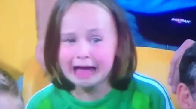 Champions League: niña lloró sin consuelo tras ver la eliminación de su equipo ante el Shaktar Donestsk.