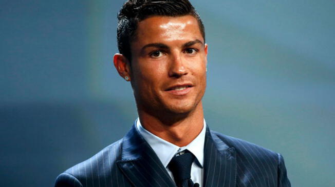 Cristiano Ronaldo gana 230 mil euros por sus 'tuits' con publicidad.