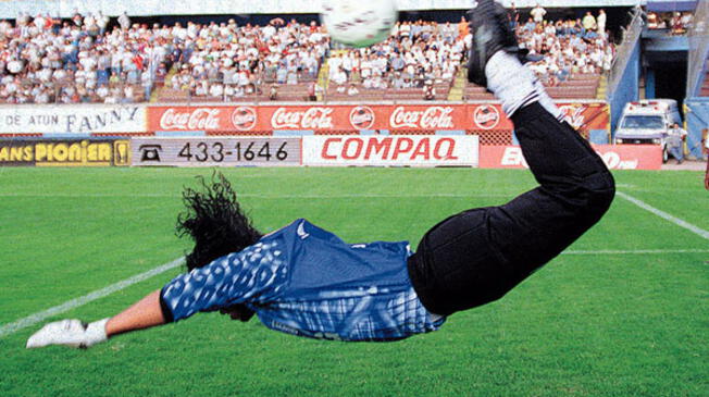 René Higuita en Twitter recordó los veinte años de la jugada el 'Escorpión'.