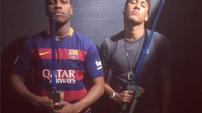 Neymar posó junto al actor John Boyega de Star Wars.