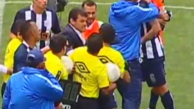 Alianza Lima vs. Real Garcilaso: Gustavo Roverano y sus airadas reclamos a Luis Garay.