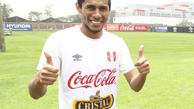 Carlos Lobatón debutó con la Selección Peruana ante Brasil en 2008.
