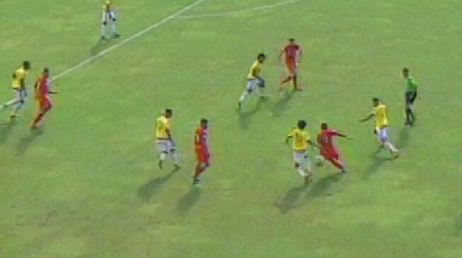 Perú vs. Colombia: Jair Céspedes y el 'jugadón' que por poco y termina en gol de Guerrero.